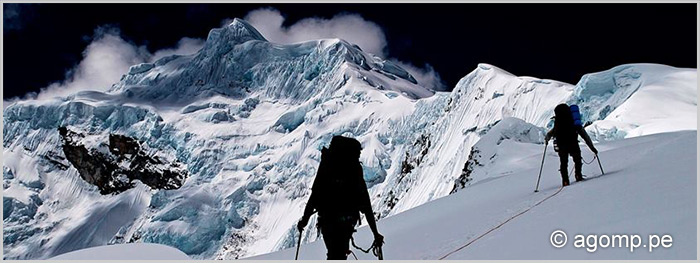 Escalada al Nevado Pisco (5752 m) en la Cordillera Blanca
