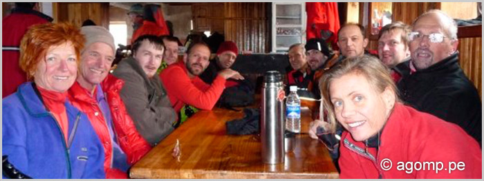 Climbing Volcanos Illinza Norte (5116 m) and Volcan Cotopaxi (5897 m)