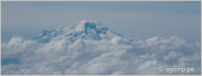 Climbing Volcanos Illinza Norte (5116 m) and Volcan Cotopaxi (5897 m)